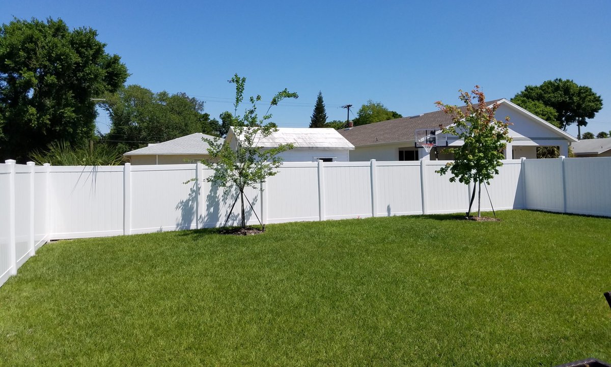 FenceTampa's tweet photo. Considering a #vinylfence for your home or property? Some of the benefits of vinyl fences are:

-> High tensile strength
-> Very flexible – will not break or snap during high wind
-> Won’t lose color over time
-> Made of non-toxic material
-> Very little upkeep required 
#tampafl https://t.co/rYefMm5lpE