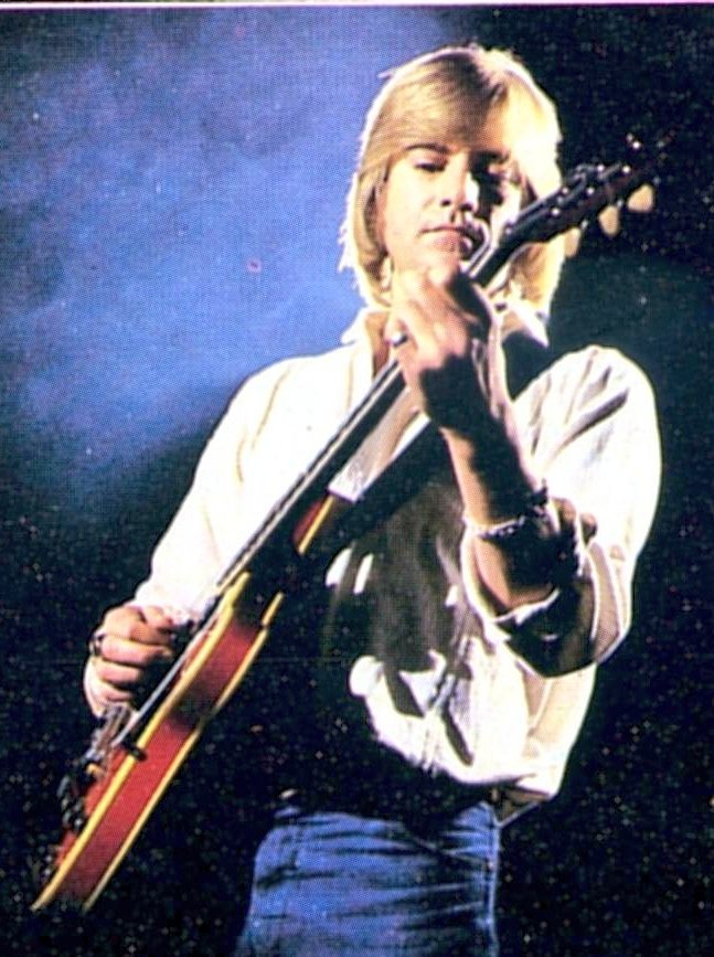 HAPPY BIRTHDAY  Justin Hayward       75 October 14, 1946
( The Moody Blues ) 