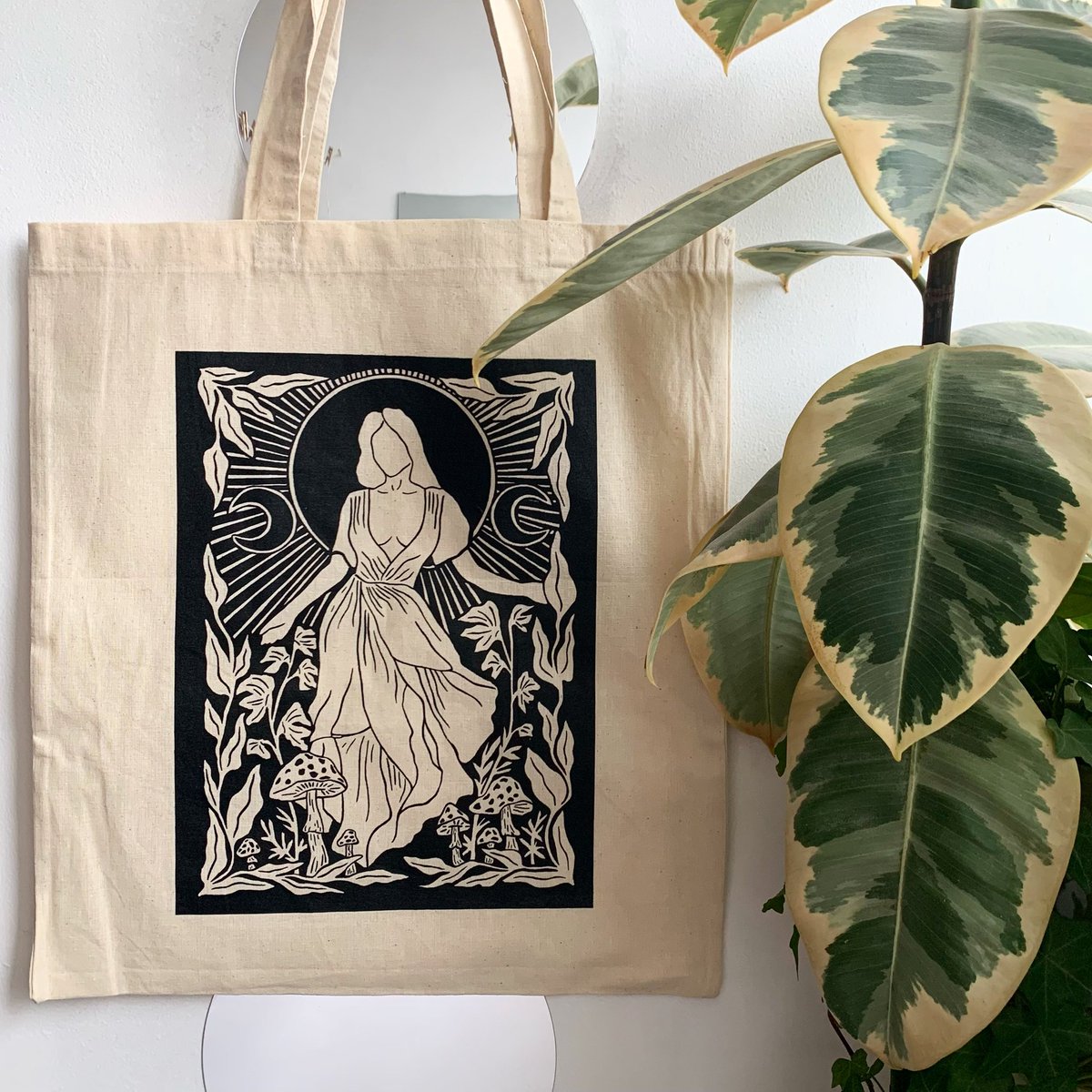elise_designs's tweet photo. I now have a Water Witch tote bag to go alongside my Woodland Witch! https://t.co/PBF88PRctL https://t.co/7K9H2lnOcT