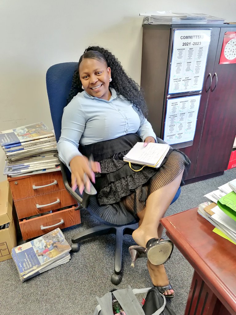 BolediYours24's tweet image. Today I was mistaken as an inspector at work😂😬🤭 I&apos;m gonna surprise them one day😜🤭

My Deputy says this chair suits me... 😜
#DREAMWITHVISION
#DREAMIT
#VISUALIZEIT
#MANIFESTIT