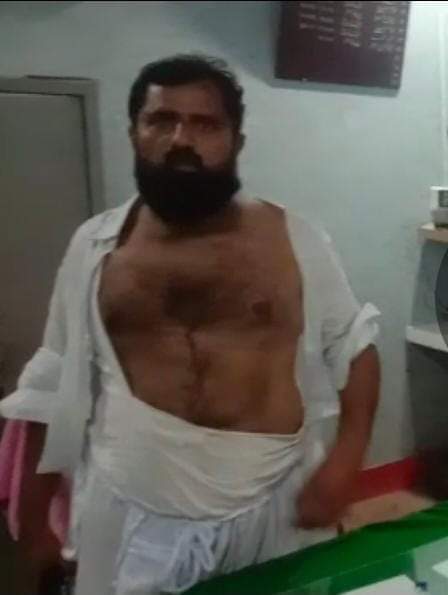 چنیوٹ:گورنمنٹ بوائز ہائی سکول میدان جنگ بن گیا 
چنیوٹ: چھٹی نہ ملنے پر سکول ٹیچر نے ہیڈماسٹر کو تشدد کا نشانہ بناڈالا