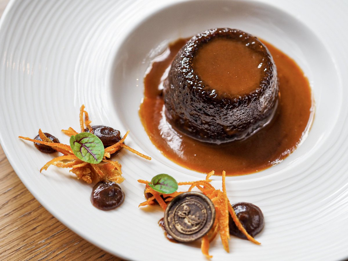 Acorn_Inn's tweet photo. Life is too short to skip dessert. Here is a few of our sweet treats from our autumnal menu... because there is always room for dessert!
#happydessertday #acorninn #evershot #homemade #eatlocal #redcarnationhotels #dorset #yummy #sweet #treats #chocolate #stickytoffeepudding https://t.co/kkhLI7MwYm