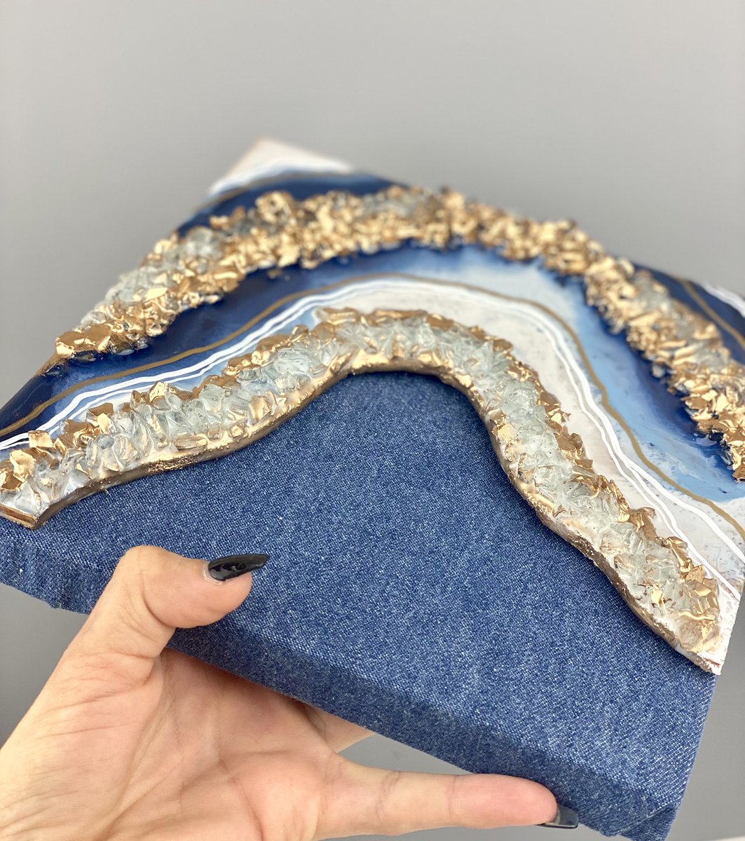 kelsotheartist's tweet photo. Old blue jeans 💙 8x8 mixed media geode — the second piece in my newest series! 

Available now in my shop ✨😗 https://t.co/Ox5TQYPfwn