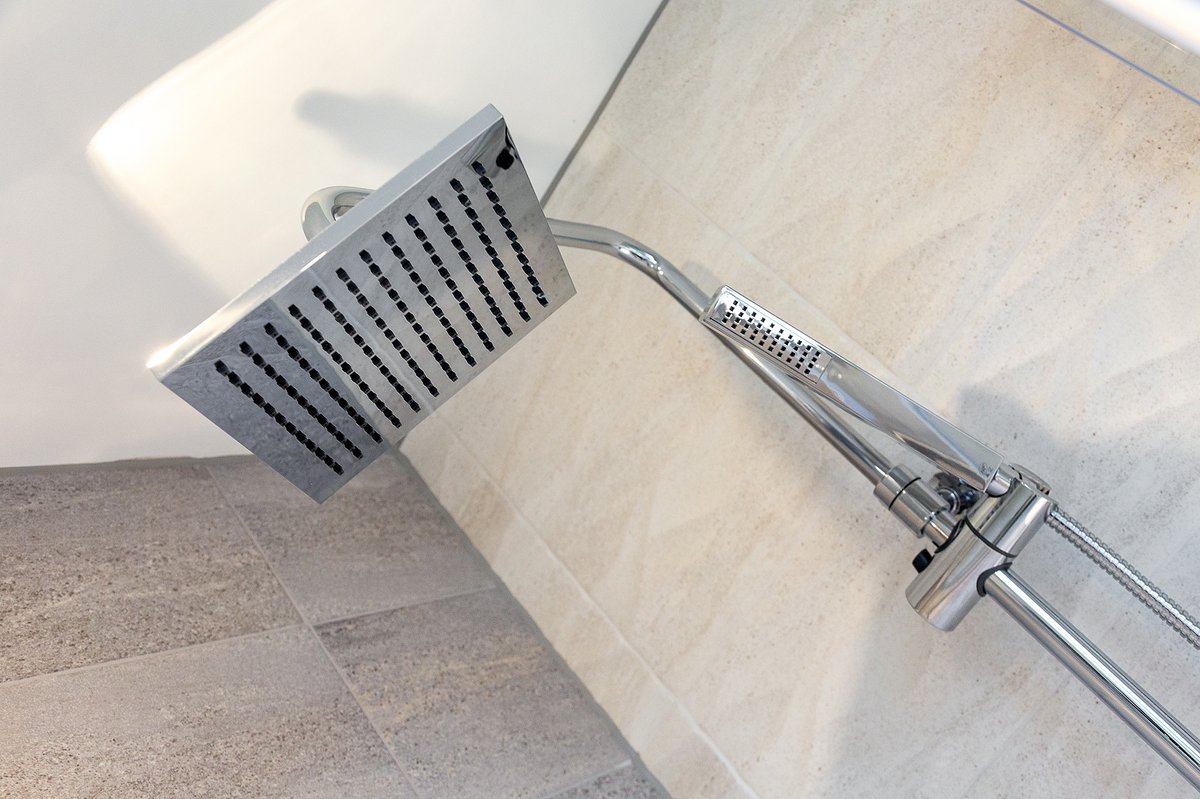 CaedmonHomes's tweet photo. In all #caedmonhomes, bathrooms are fitted with a @Porcelanosa_EN three-piece #bathroomsuite and a fully tiled shower enclosure, creating a modern, high-standard finish.

(Pictured 📸 ) St John's Mews in #york

Don't miss our last remaining #apartments > https://t.co/YyJydWmttr https://t.co/LcEHzCCNYa