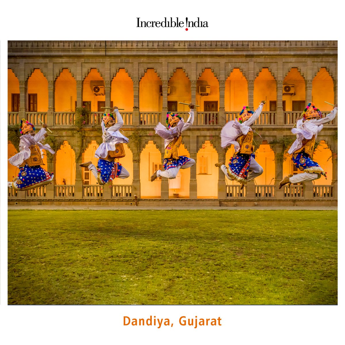 These visuals showcase Dandiya, a famous traditional folk dance form which is played by locals &amp; originated in Gujarat. Such is the festive fervour that this dance form encapsulates people with during Navratri, that today it is played nation wide. 
#Dandiya2021 #DekhoApnaDesh