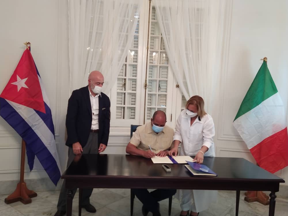 ItalyinCuba's tweet photo. Firmato Patto di amicizia tra la prov. dell’Avana e la città di Torino: strumento che prevede un ampio ventaglio di attività e si inquadra in un rapporto di collaborazione tra le due città ormai consolidato, sia sul piano economico che su quello della cultura e della solidarietà. https://t.co/zr5sdw9GGc