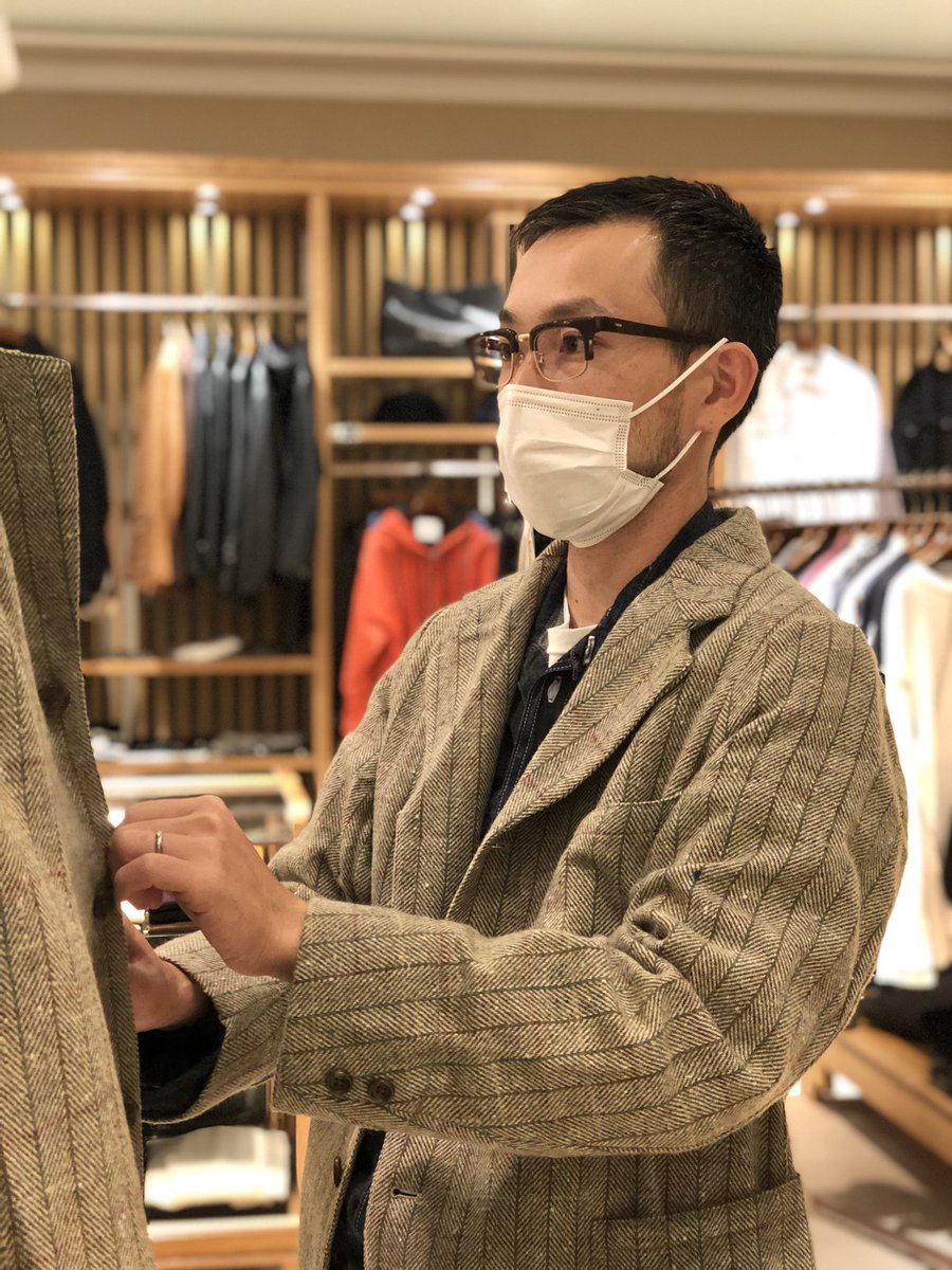 beams_plus_'s tweet image. @ビームス梅田

今シーズンも3ボタンのワークジャケットが登場。ネップの効いた厚みのあるウールヘリンボーン素材で田口もお気に入りの様子。

#beamsplus
#herringbone
#workjacket
#関西キメ顔事情