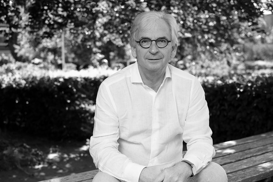 Column van Hans van Spronsen in Hospitality Management. Over  onderwerpen zoals 'Bepaal uw cirkel van invloed’, ‘repareer uw dak in de zomer’ en communiceren.  

hospitality-management.nl/column-hans-va…