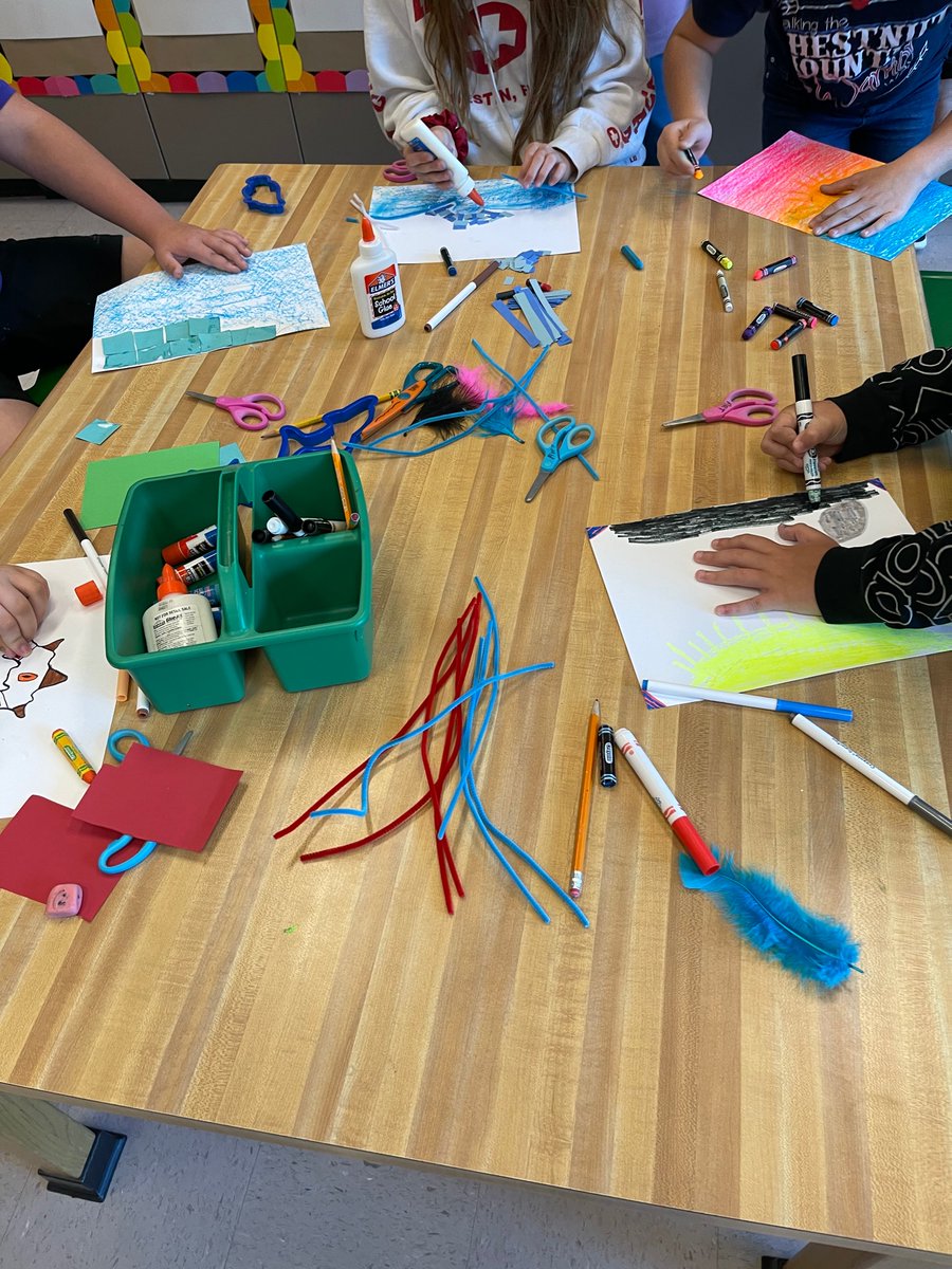 MrsEstrada031's tweet photo. So, K-5 Master Artist competitions have begun! They have 45 minutes to plan, get supplies, create, gallery walk and vote. A great way to get students to evoke their creativity and learn how to look at &amp; reflect on art! Photos to come! #warriorartists #artmatters @CMCSIWarriors https://t.co/guQvrjfZ3W
