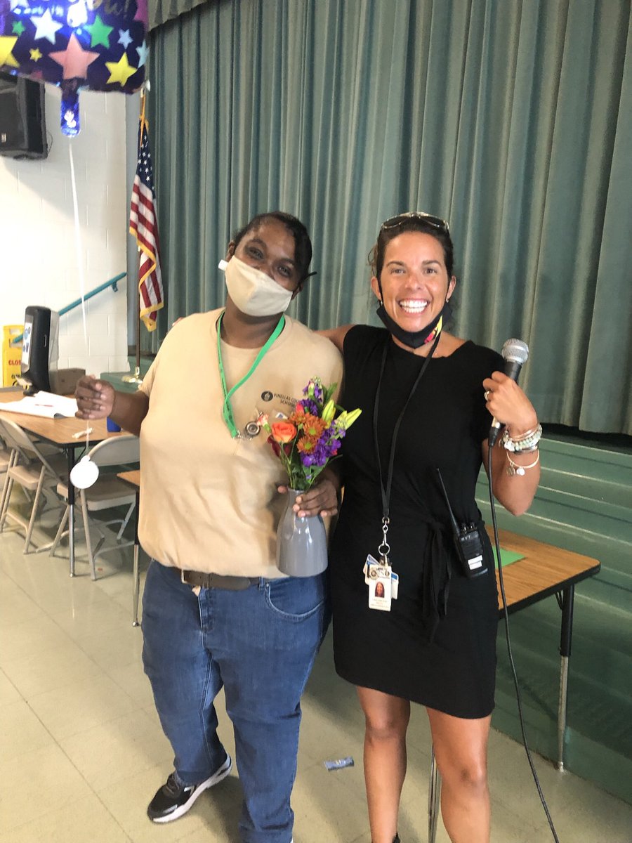 SanderlinK8IB's tweet photo. Congratulations to our Support Staff Member of the Year, Ms. Shawnta! You are the glue that keeps this place together and we love you so very much! 🐢❤️ #sanderlinib #congrats #sanderlinseaturtles https://t.co/0FwGIE8DJV