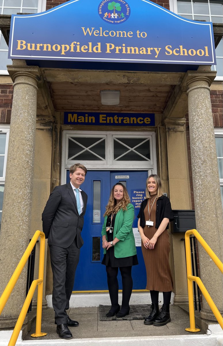 Burnopfield_sch's tweet photo. We welcomed Minister Robin Walker to our school today to talk about the National Tutoring Programme and how our amazing children are bouncing back post lockdown. @durhamcouncil @WalkerWorcester https://t.co/EniTXWLm09
