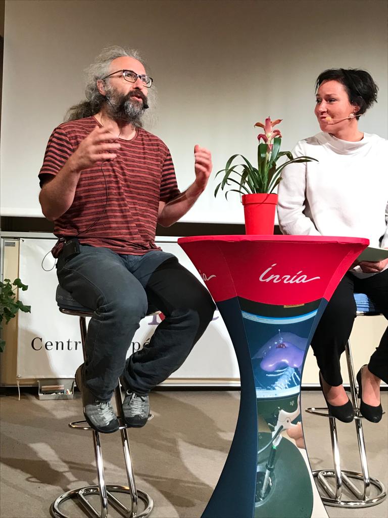 labo_Loria's tweet photo. 🤖 Le procès du #robot poursuit sa tournée à @Metz_CS ! 
🎭 Peut on juger un robot ?Explorons l'#IntelligenceArtificielle et la #robotique avec nos experts &amp; comédiens ! @Inria_Nancy @Univ_Lorraine @CultureSci @Science_and_you  @CNRS_Centre_Est @INS2I_CNRS https://t.co/Mr2jtaXK2l