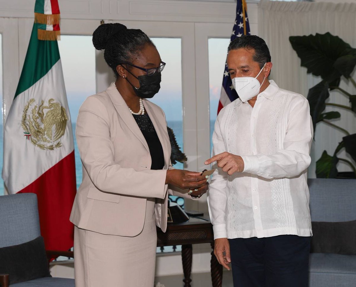 Carlos Joaquín tweet media