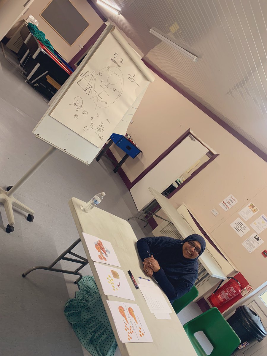 NusratkRD's tweet photo. #Asianwear for session 1 of the diabetes diet & lifestyle group @Bcakeighley for the local Bangladeshi ladies 😀
Really interactive session!🙈😂 my scribblings trying to explain T2 diabetes!!
Mixture of Urdu, English & local ladies translating to Bengali for those that need it https://t.co/2Wc3x9SkPR