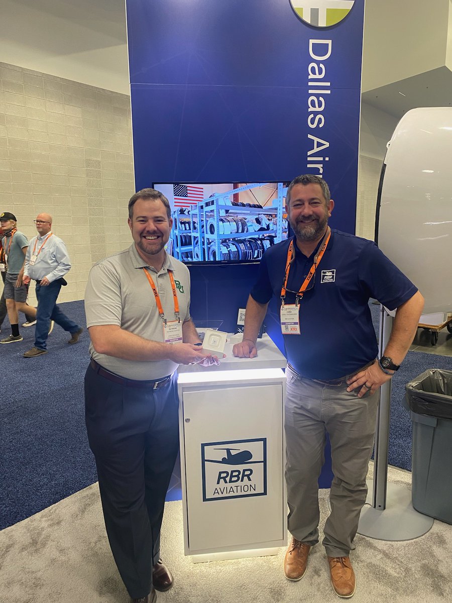 RBR_MX's tweet photo. Congratulations to our winner of Day 2 Raymond Curttice with @bayloruniversity ! Thanks for coming to visit our booth!
#nbaa2021 #bayloruniversity #birdsarebuilttofly #rbraviation https://t.co/9MbyZmxrS3