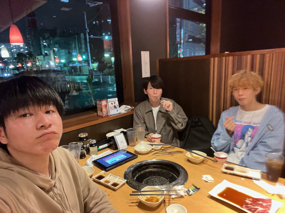 beatbeatbox0320's tweet photo. こんな日が会ってもいいじゃないか
この会食日はテイクアウトの経費で落とします https://t.co/uztXcASh9t