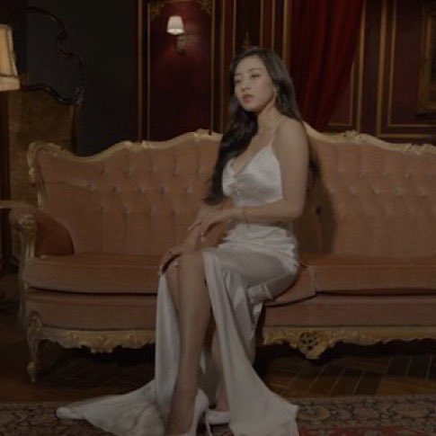 honjamos1's tweet image. i’m literally so hot look at me…