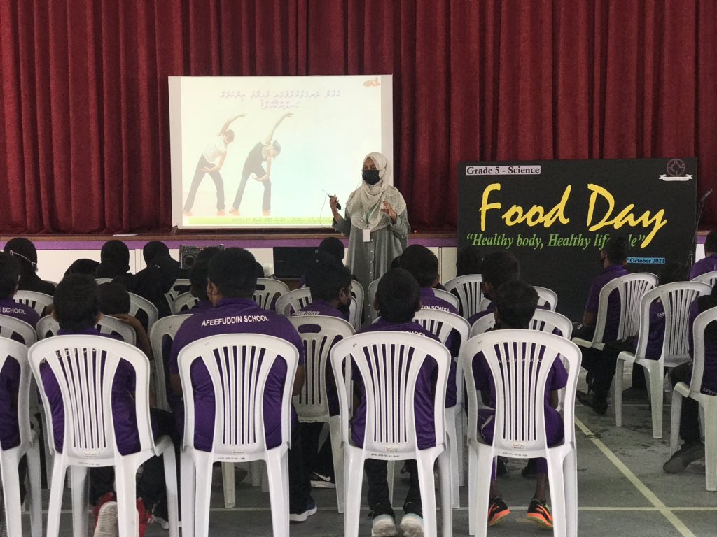 AfeefuddinAdmin's tweet photo. We really appreciate the time given from their busy schedule, by @KRHmv Public Health, to give information regarding healthy habits, to our beloved grade 5 students.

@MoEdumv @aisthly 
@NasihaIdrees @shazna_ibrahim https://t.co/azVRnzkAXa