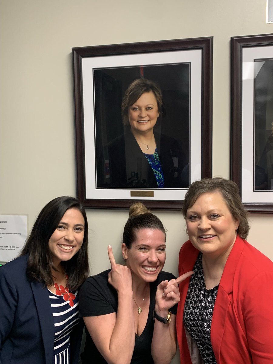 SandraDoria11's tweet photo. October is national principals month, so what a perfect opportunity to highlight @sshowers_s! I’ve had the honor to work along side her and see her heart work hard for students. #ThankAnAISDPrincipal https://t.co/4UA967F84X