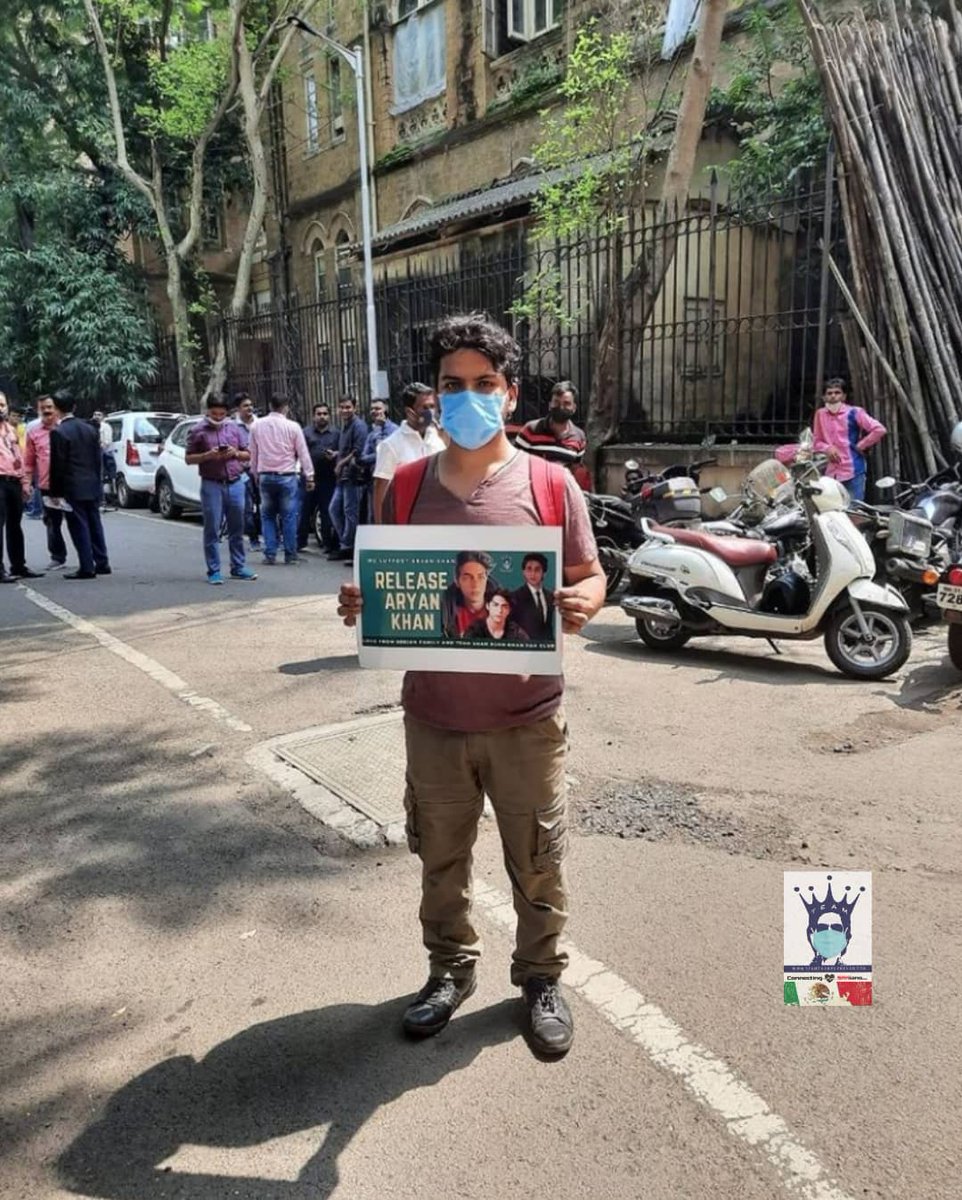 teamsrkmexico's tweet photo. Si el mundo está en tu contra, ¡estamos en contra del mundo!
Directo desde la cancha, ampliando nuestro apoyo a #AryanKhan 💪
@iamsrk
#WeSupportAryanKhan
#ApoyamosAAryanKhan #ReleaseAryanKhan
#LiberenAAryanKhan
#SRKMexicoTeAma
#SRKMexicoLovesYou https://t.co/zA2I6C57qS