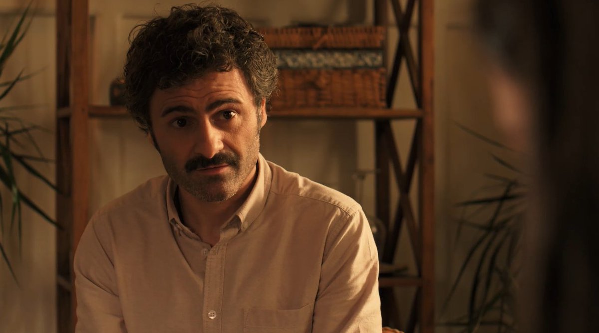 Roi Quiroga non vai parar ata averiguar o que pasou 👀

👉  Este domingo #ALeiDeSantos a partir das 23:00h na Televisión de Galicia   📺