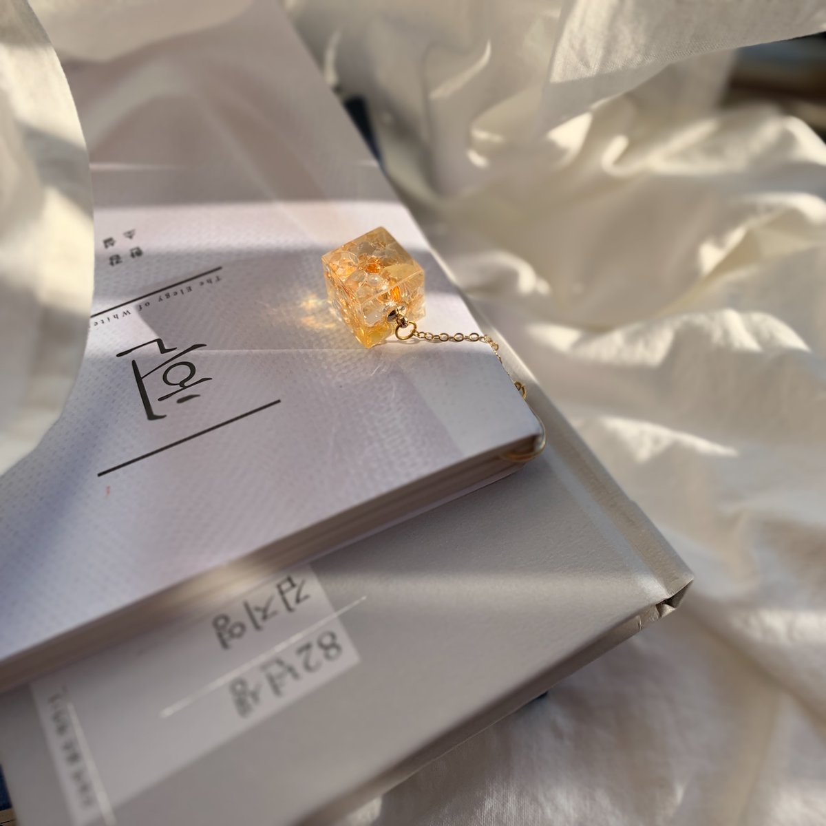 [큐브 커미션]

자캐, 2D, 실존 인물, 자연물 등 제한 없이 정육면체에 담아드리는 큐브타입 레진 커미션입니다

사랑하는 모든 것들을 큐브에 가두어 보세요

RT 추첨을 통해 총 두 분께 책갈피 타입 큐브를 제작해드립니다

자세한 사항은 링크를 확인해주세요 
posty.pe/2j1m3n