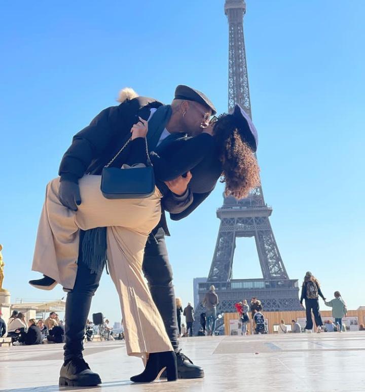 deh_18_'s tweet photo. O pedido em frente a torre Eiffel veio viu porraaa 😍😍😍😍 https://t.co/GSfS71ydyB