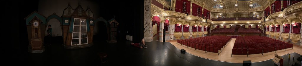 RebeccaMcClay's tweet image. Such a wonderful time performing @RoyalHallEvents @happyidiotuk and managed a special catch up too 💗#royalhall #harrogate #NotLadyC