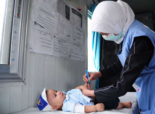 eye_syrian's tweet photo. 400 medical teams have been sent to rural #Damascus to vaccinate children against polio.

#Syria https://t.co/5CnNcUUDha