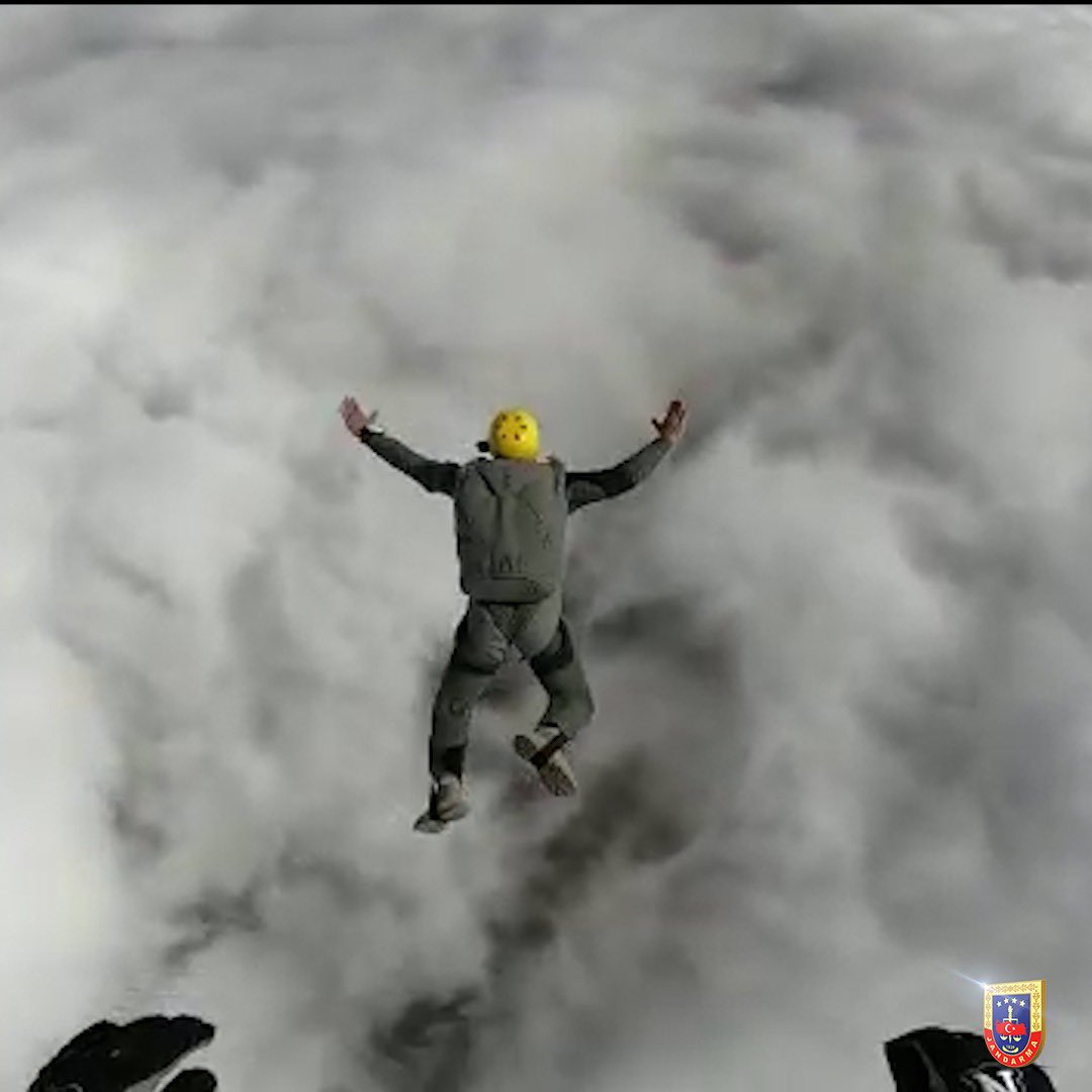 Gökyüzüne Bak🪂

Jandarma Komando Özel Asayiş Komutanlığı emrinde görevli paraşütçülerimiz, Serbest Paraşüt Temel Kursu’nda🇹🇷
📍Manisa/Akhisar