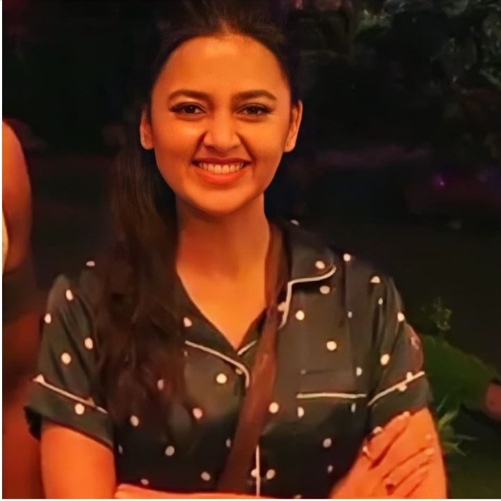 Ritishna6's tweet photo. Her smile 😍
#TejasswiPrakash #PratikSehajpal 
                       #Prajaswi https://t.co/mR0EWEeSUE