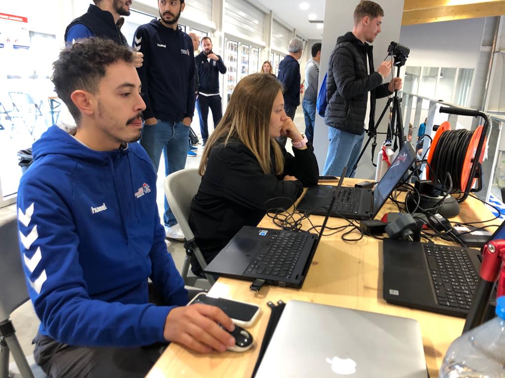 Nos étudiants étaient impliqués durant 3 jours sur le Championnat de Handball Interligues 2021 🤾‍♀️
De la retransmission des matchs en passant par la gestion des réseaux sociaux et l'accueil du public, nos étudiants étaient sur tous les fronts ! 💪
Un grand bravo à eux 👏