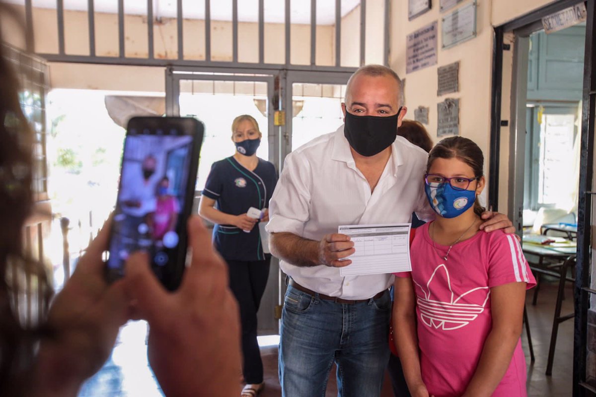 javier_noguera's tweet photo. Estamos felices: Hoy comenzamos a vacunar a las chicas y chicos de 4,5 y 6to grado de las escuelas Fray Cayetano Rodriguez y Próspero Mena. Seguiremos vacunando por todas las escuelas en los próximos días. La pandemia sede, y la nueva normalidad llega a las escuelas. https://t.co/Ppnrc8i8q7