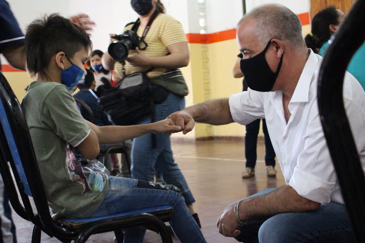 javier_noguera's tweet photo. Estamos felices: Hoy comenzamos a vacunar a las chicas y chicos de 4,5 y 6to grado de las escuelas Fray Cayetano Rodriguez y Próspero Mena. Seguiremos vacunando por todas las escuelas en los próximos días. La pandemia sede, y la nueva normalidad llega a las escuelas. https://t.co/Ppnrc8i8q7