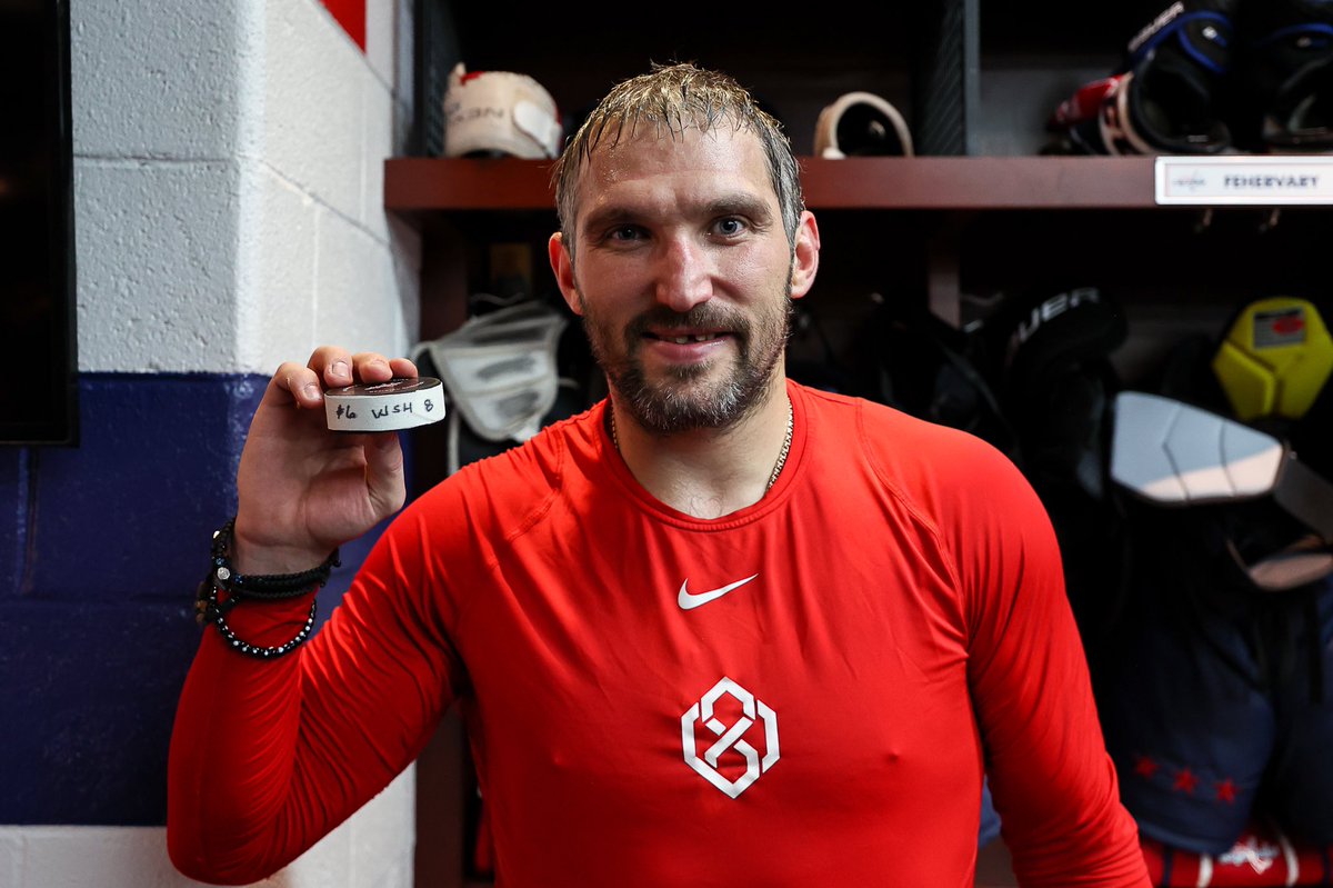 Capitals's tweet photo. 🎶 oh, what a night 🎶 https://t.co/gtO1qQ8X60