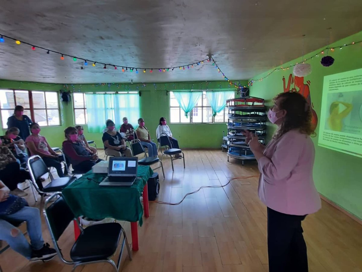 Como parte de las acciones encaminadas a crear conciencia, prevenir y así detectar oportunamente el cáncer de mama, se llevó a cabo la plática “Prevención y Detección Oportuna de Cáncer de mama” a habitantes de la col. Brisas. #TodosPorSaltillo