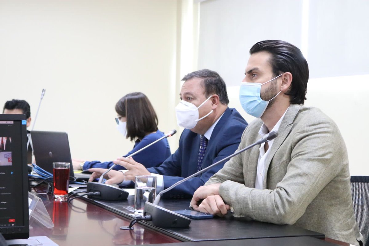 ECU911_'s tweet photo. [AHORA] La situación epidemiológica y la organización de eventos masivos sin permisos de las intendencias convoca a la plenaria del COE-N, que analiza resoluciones con el objetivo de evitar contagios, continuar el proceso de vacunación y retomar actividades con protocolos. https://t.co/YQG2FswBnI