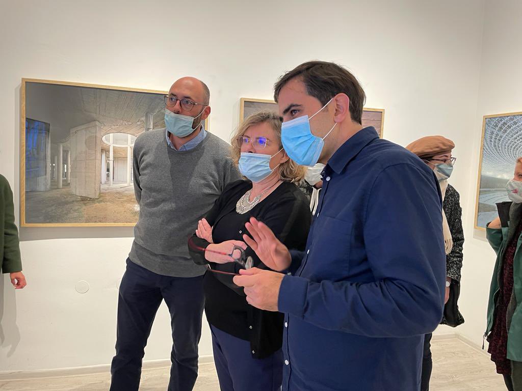 frobine's tweet photo. J’ai participé à l’inauguration d’une superbe expo photo de @jorionthomas , explorateur d’un monde en ruines grandiose, en partenariat avec @IFBulgarie et la galerie Synthesis. Un voyage immobile contre l’oubli, fascinant ! https://t.co/N9DWknfS3c