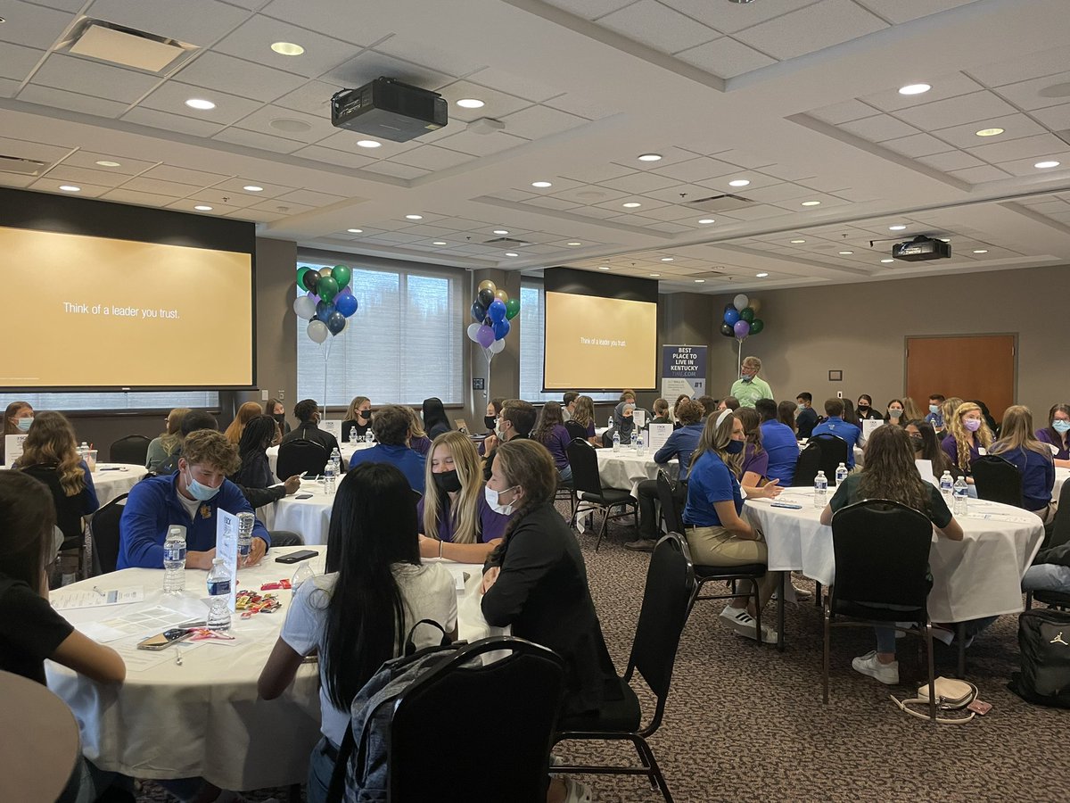 BakerTSandra's tweet photo. @BGChamber hosting the @SCKLAUNCH Student Ambassadors - the Future is Bright!

@WarrenCoSchools @BGISD @GaryMcGuey https://t.co/8fvIES4nby