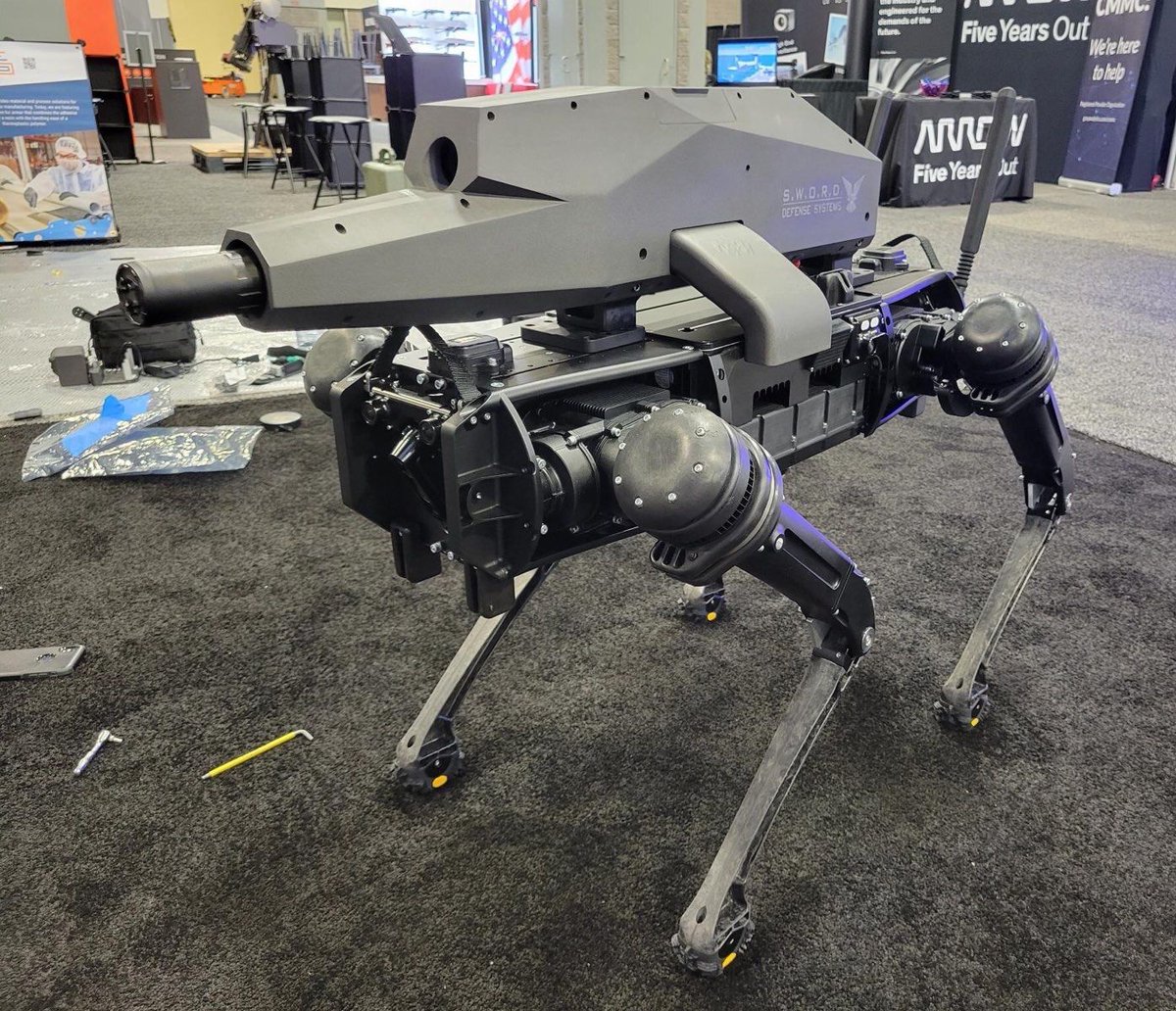 verge's tweet image. They’re putting guns on robot dogs now theverge.com/2021/10/14/227…