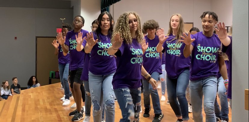 The <a href="/tsmschoirs/">TSMS Choir</a> Titanium Show Choir performed for <a href="/Independence_ES/">Independence Elem.</a> Mavs this morning. Fun to see our Mavs inspired by our #FalconFamily and former Mavs, and see the opportunities that await them 🙌🏽