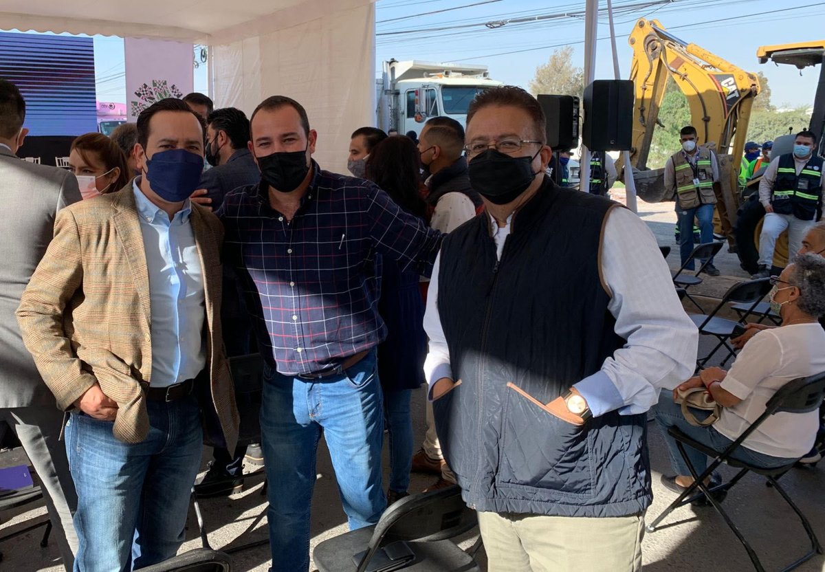 El día de ayer acompañamos a nuestro Alcalde <a href="/EF_Galindo/">Enrique Galindo C</a>, al Gobernador del Estado <a href="/RGC_Mx/">Ricardo Gallardo Cardona 🇲🇽</a> y la alcaldesa de SGS, <a href="/LeonorNoyolaC/">Leonor Noyola</a> al arranque de obras de rehabilitación en la zona metropolitana. 
#SanLuisPotoSÍ #LaCapitalDelSÍ