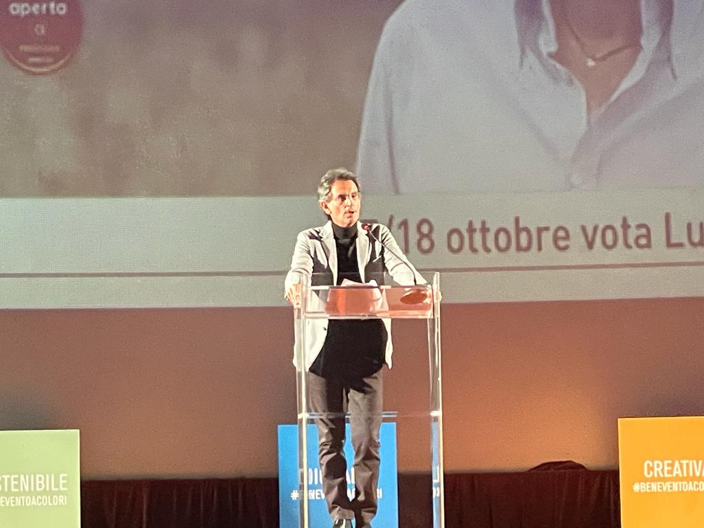 civico22's tweet photo. Ci salverà solo il nostro saper fare la sintonia con le grandi partite aperte Noi non tremeremo, in alto i cuori!!!
LuigiDiegoPerifano con @AngeloMoretti40 @EnricoLetta @EnricoBorghi1 
Chiusura campagna #elezioniamministrative2021 #Benevento #liberabenevento https://t.co/ljSOomKKSM