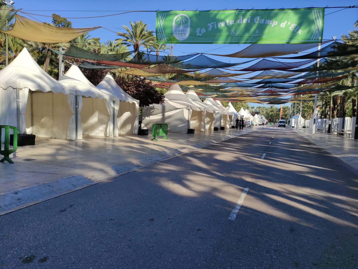 Trabajo terminado. Fireta Camp d'elx. Muy interesante feria para este fin de semana. Jaimas de 5x5 y de 3x3 m.