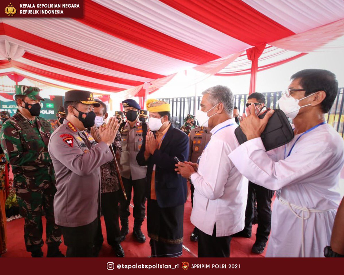 Pada kesempatan hari ini, Saya bersama Panglima TNI juga bersilaturahmi dengan Pengurus Cabang Nahdlatul Ulama Banyuwangi. Alhamdulillah kunjungan kami diterima dan disambut dengan hangat.