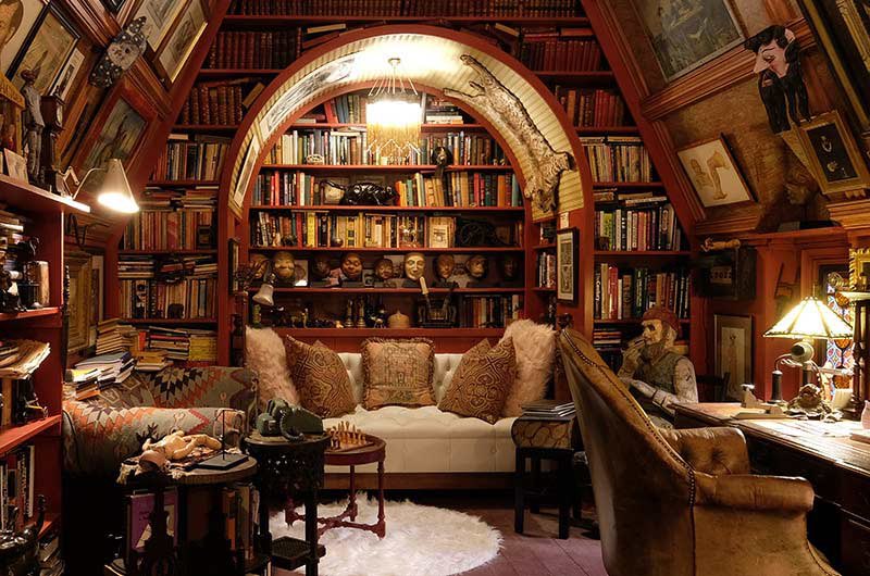 bookishseawitch's tweet photo. “autumn,” “fall,” or “the season I wish I lived in the mansion from knives out” https://t.co/5QhHcuqRuF