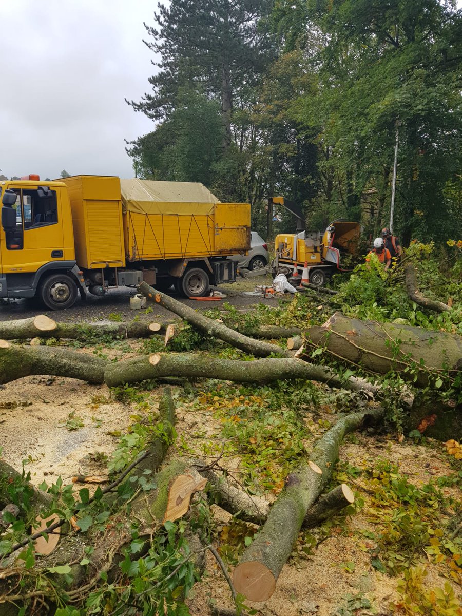 icooper06's tweet image. @GroundControlGC more great work from our team @jaymilson clearing a large Beech tree that had fallen into the river. Due to difficulty winching, the tree had to be lifted out in pieces by crane! All for @EnvAgencyNW to help reduce flood risk.