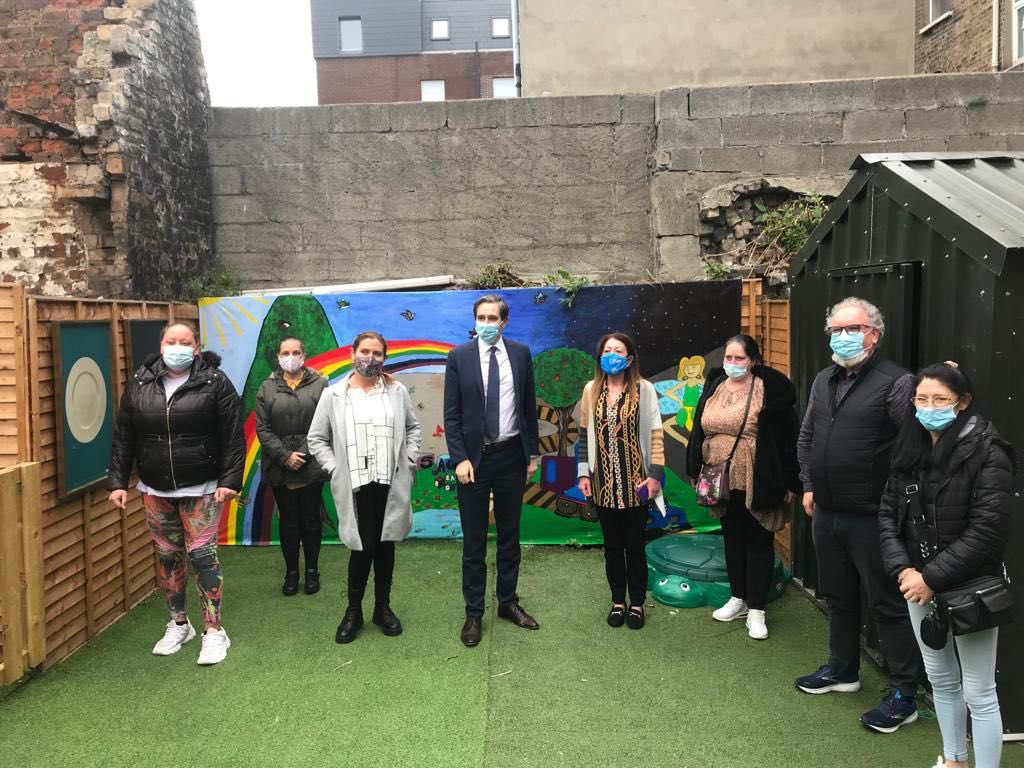 Minister @SimonHarrisTD met students @SAOLprojectIRL accessing third level education, to discuss breaking down barriers and encouraging participation and inclusion.