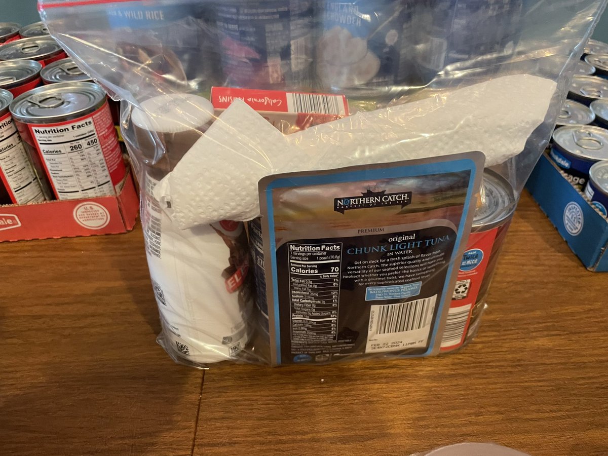 markllc's tweet image. Getting ready for week nine of delivering water and food packs to the homeless of Houston. Each pack contains a protein shake, pop top soup, chili, boxed raisins, tuna pack, fruit cup, pack of peanut butter crackers, napkins, utensils and a chocolate bar or gummy bears.#homeless