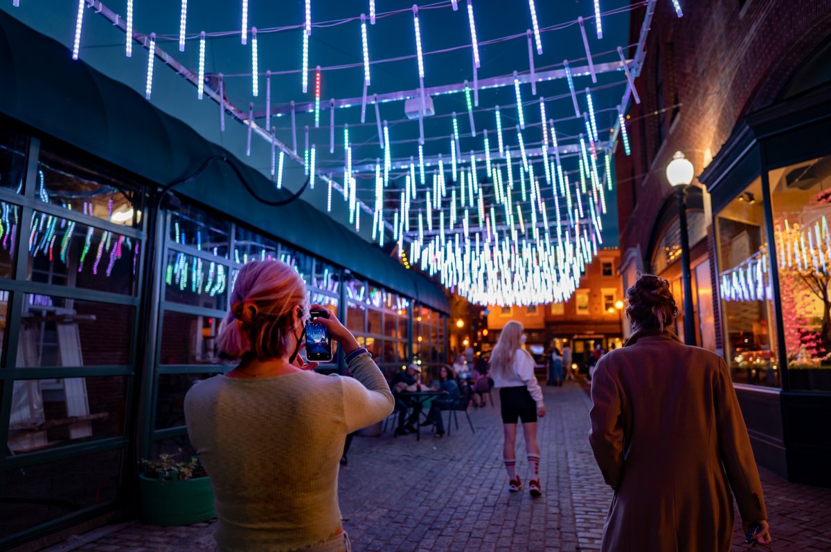 georgetowndc's tweet photo. That's a wrap on the 7th Edition of #GeorgetownGLOW!
But wait, there's good news! We had a bright idea to keep the lights GLOWing a little longer 💡
Check out "for the alley" & "CANOPIES" up through the end of November! 🎨 https://t.co/RNP17hcnp0